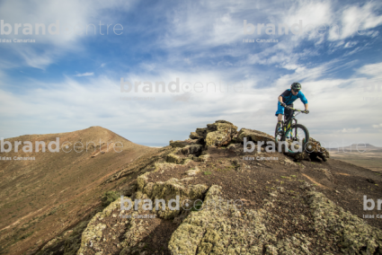 Jordi Bagó in mountainbike in Fuerteventura