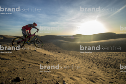 Jordi Bagó en mountainbike por Gran Canaria