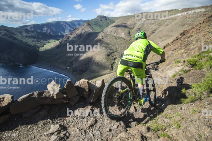 Jordi Bagó en mountainbike por La Gomera