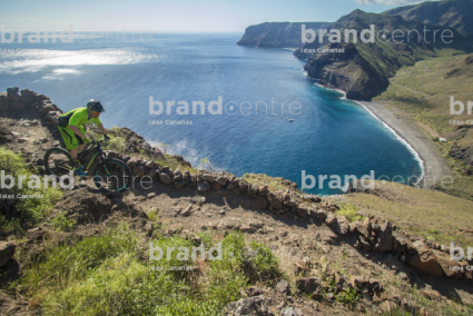Jordi Bagó en mountainbike por La Gomera
