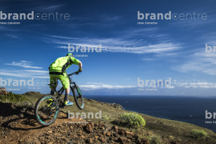 Jordi Bagó en mountainbike por La Gomera