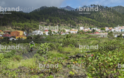 Jordi Bagó en mountainbike por La Palma