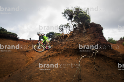Jordi Bagó en mountainbike por La Palma