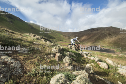 Jordi Bagó en mountainbike por Lanzarote