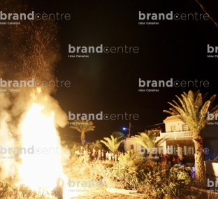Bonfire of the Fiesta de San Juan in Las Puntas - Popular festivals in El Hierro