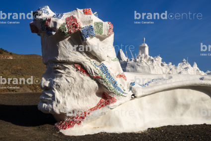 Sculpture tribute to the Descent of the Virgin of the Kings