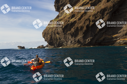 Kayak excursion through Los Gigantes