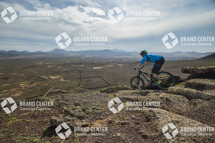 Jordi Bagó in mountainbike in Fuerteventura