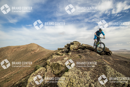 Jordi Bagó in mountainbike in Fuerteventura
