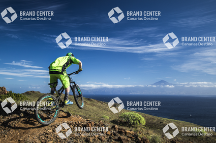 Jordi Bagó en mountainbike por La Gomera