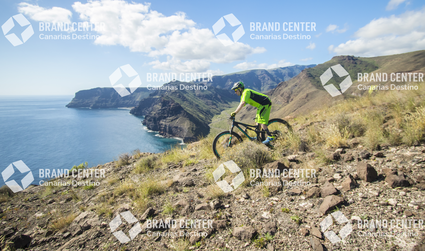 Jordi Bagó en mountainbike por La Gomera