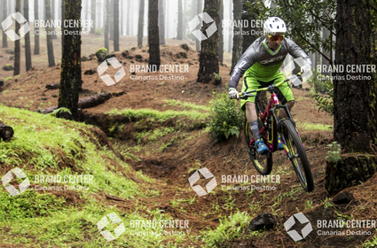 Jordi Bagó en mountainbike por La Palma