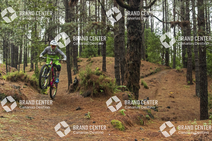 Jordi Bagó en mountainbike por La Palma