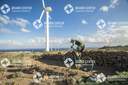 Jordi Bagó by mountain bike in Tenerife