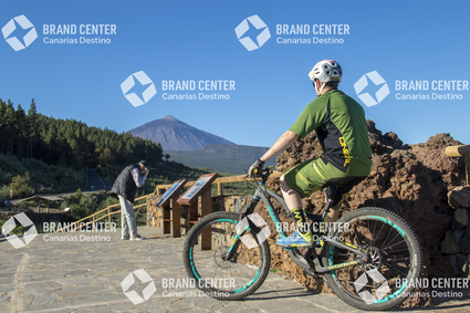 Jordi Bagó by mountain bike in Tenerife