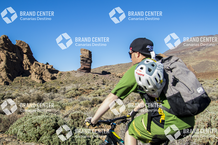 Jordi Bagó by mountain bike in Tenerife