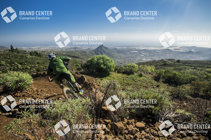 Jordi Bagó by mountain bike in Tenerife