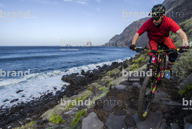 Jordi Bagó in mountainbike by El Hierro Jordi Bagó in mountainbike by El Hierro
