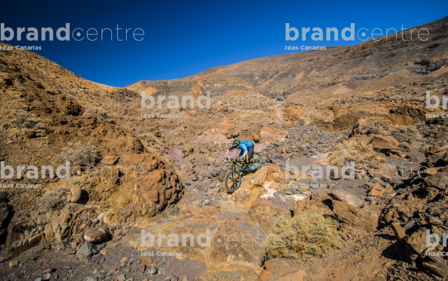 Jordi Bagó en mountainbike por Fuerteventura