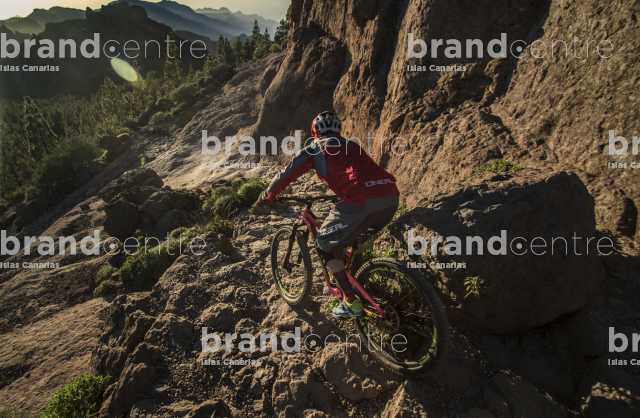 Jordi Bagó en mountainbike por Gran Canaria Jordi Bagó en mountainbike por Gran Canaria
