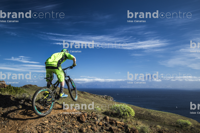 Jordi Bagó en mountainbike por La Gomera Jordi Bagó en mountainbike por La Gomera