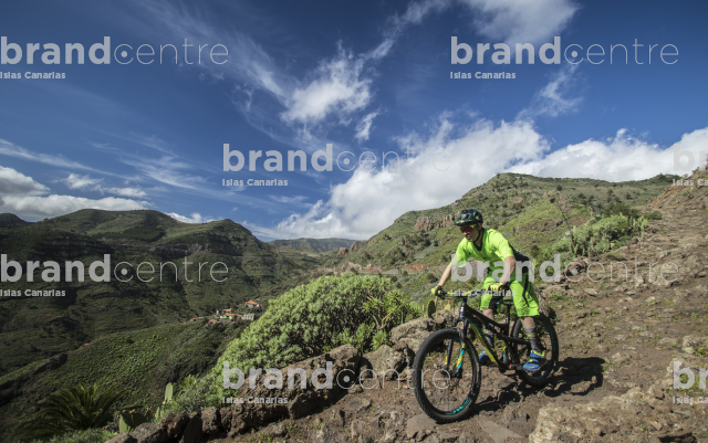 Jordi Bagó en mountainbike por La Gomera Jordi Bagó en mountainbike por La Gomera