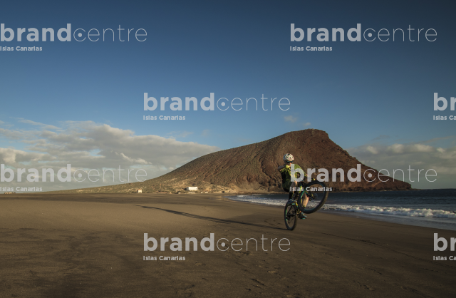 Jordi Bagó en mountainbike por Tenerife