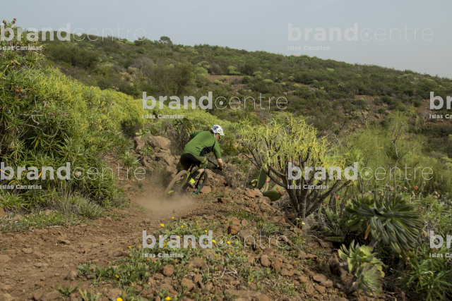 Jordi Bagó en mountainbike por Tenerife