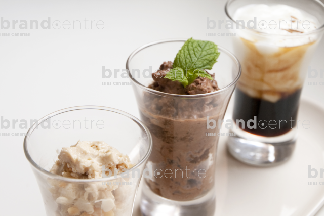 Crema de queso con miel de palma, Príncipe Alberto y Mousse de Gofio.