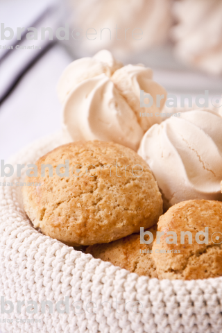 Almendrados and sighs from Moya