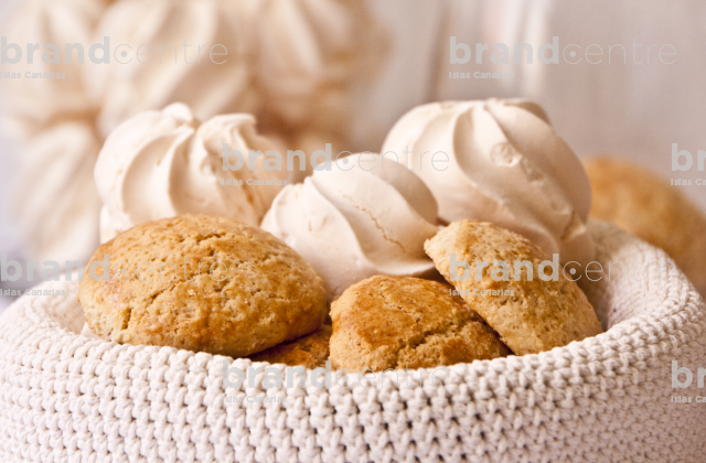 Almendrados y suspiros de Moya