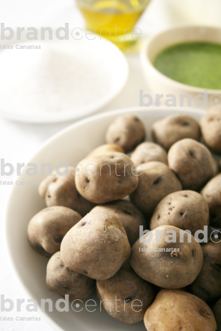 Papas arrugadas con mojo verde Papas arrugadas con mojo verde
