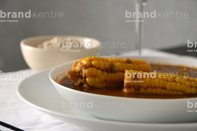 Potaje de lentejas con piña de millo