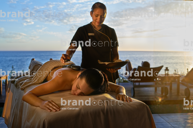 Massage with volcanic stones Massage with volcanic stones