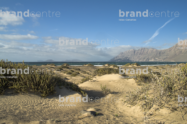 Caleta de Famara trail to Haría, Lanzarote Caleta de Famara trail to Haría, Lanzarote