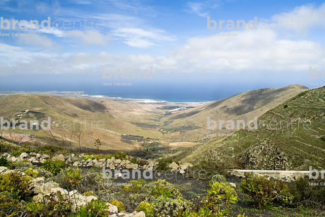 Caleta de Famara trail to Haría, Lanzarote