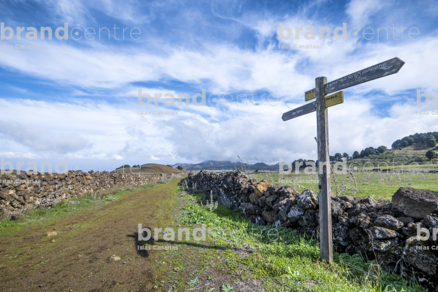 Sendero en la Meseta de Nisdafe