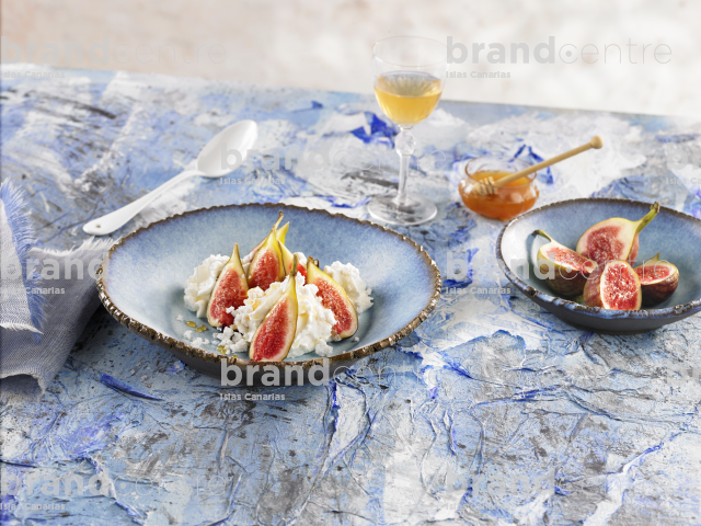 Higos con espuma de queso de cabra