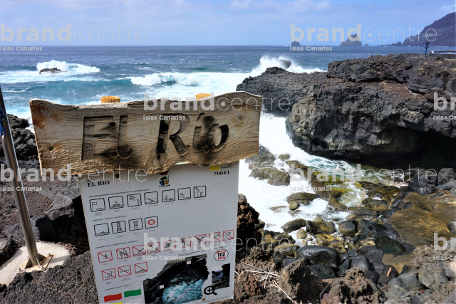 Cartel indicador de El Río en Las Puntas