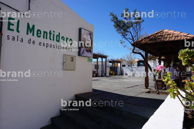 El Mentidero exhibition hall