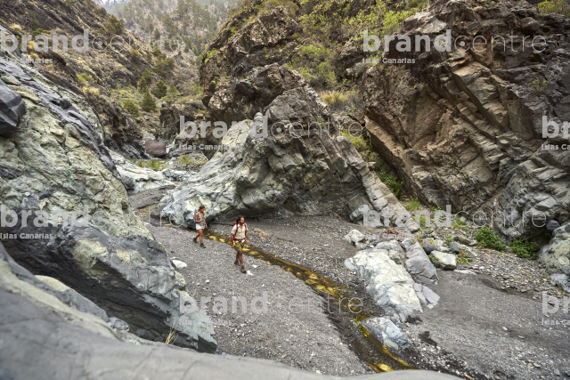 Camino a la cascada de colores en La Caldera de Taburiente
