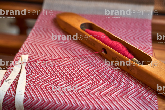 Ulrike Güse weaver - Cochineal - Canary Product