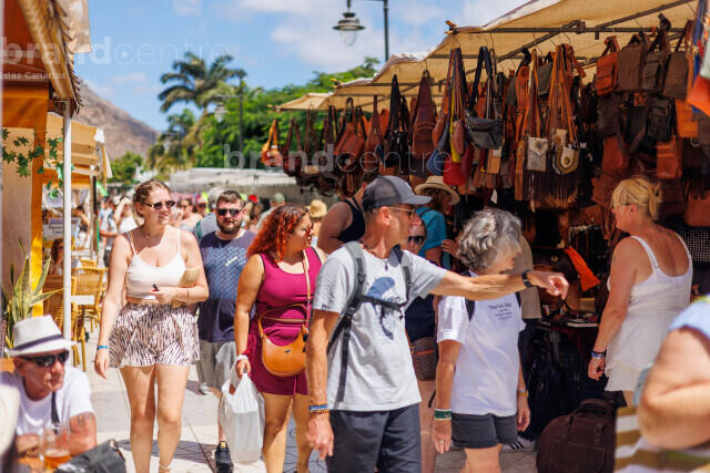 Mercadillo en Puerto de Mogán Mercadillo en Puerto de Mogán