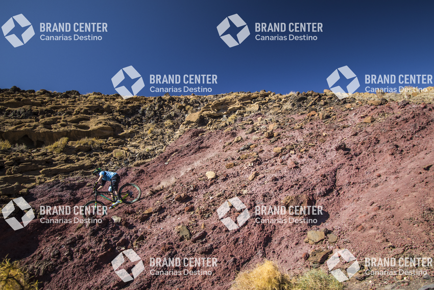 Jordi Bagó en mountainbike por Fuerteventura