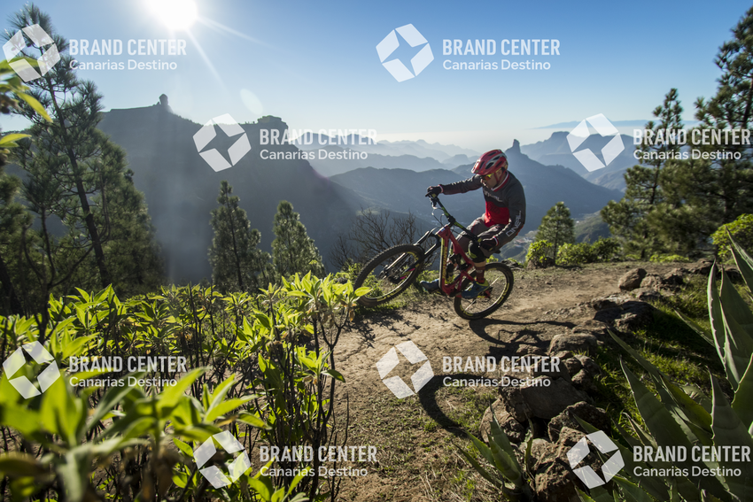 Jordi Bagó en mountainbike por Gran Canaria