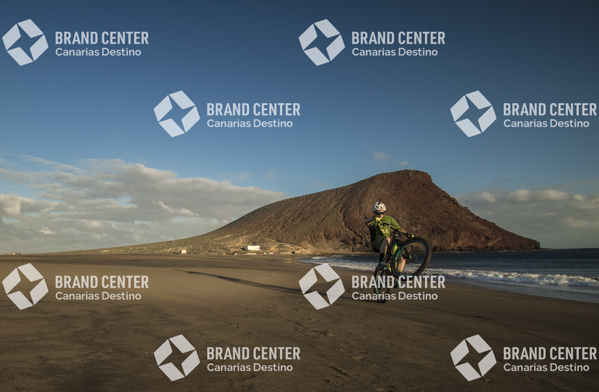 Jordi Bagó en mountainbike por Tenerife