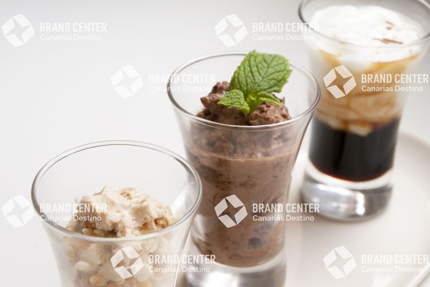 Crema de queso con miel de palma, Príncipe Alberto y Mousse de Gofio.