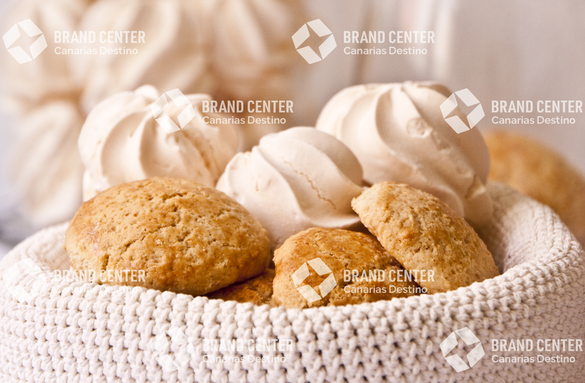 Almendrados y suspiros de Moya