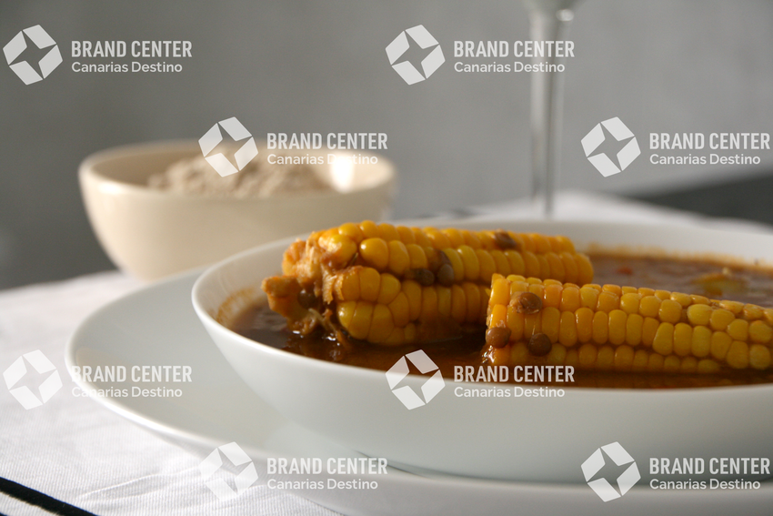 Lentil stew with pineapple