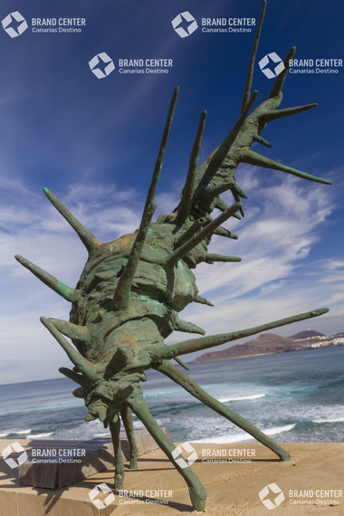 Escultura junto al Auditorio Alfredo Kraus